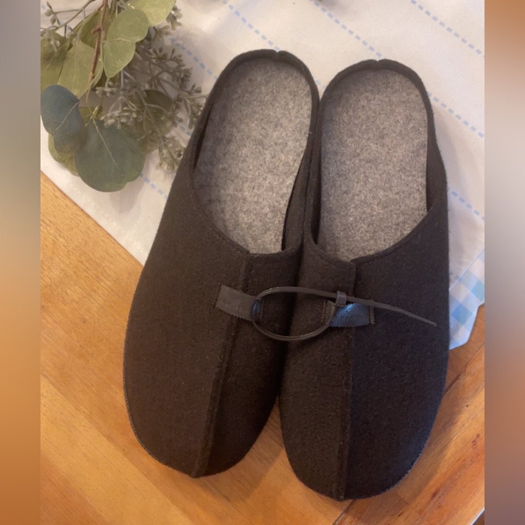 Alpine Swiss Black Slippers Size 11